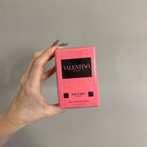 Valentino Donna born in Rome intense perfume
